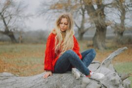 How to Tuck a Sweater Into Leggings