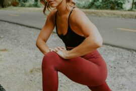 What to Wear With Dark Red Leggings?