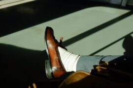 Do Grey Leggings and Brown Boots Match?