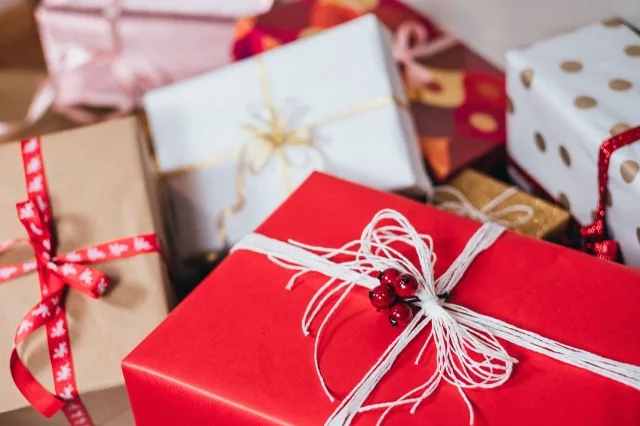 What Are Some Good $200 Gift Ideas for a Family Gift Exchange?