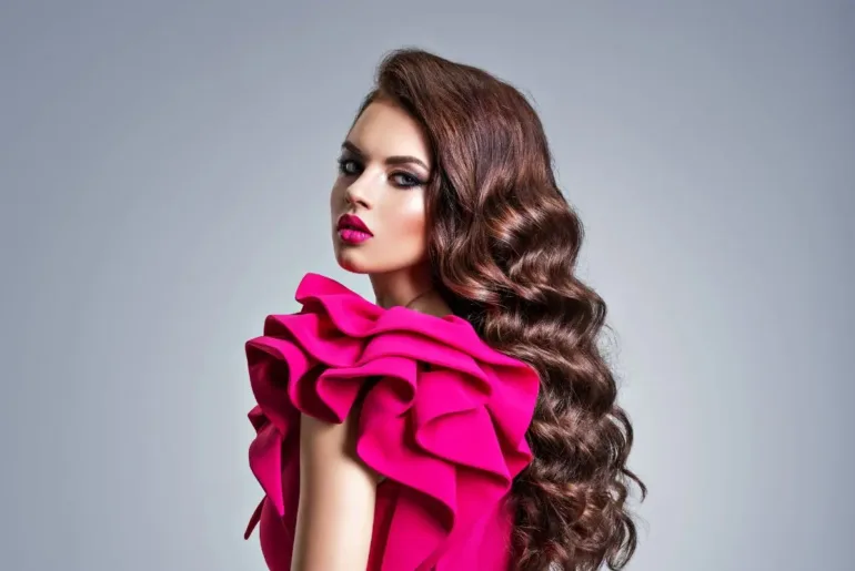 What Makeup Goes With a Pink Dress?