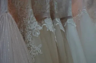 What Is The Suitable Makeup For Silver Dress?