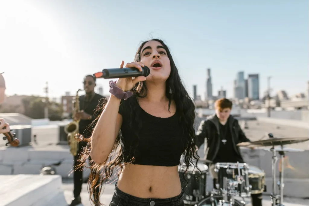 What Do Guys Think of Crop Tops on Women?
