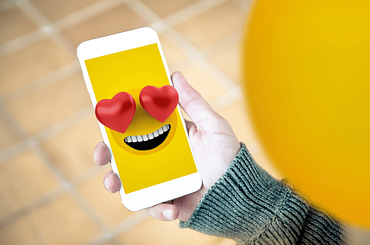 How to Respond to a ❤️ Heart Emoji From a Girl
