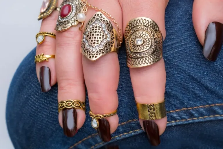 Best Nail Color For Fat Fingers