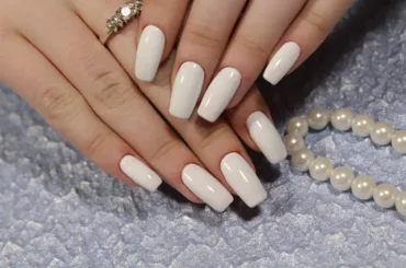 Do Matte White Nails Get Dirty?