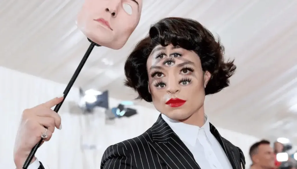 Ezra Miller's optical illusion