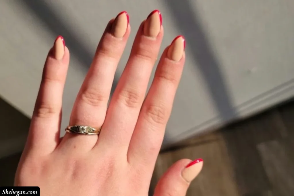 Minimalist nail art