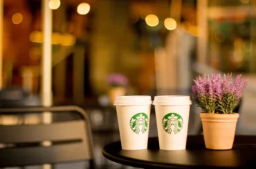Can Starbucks Employees Wear Nail Polish