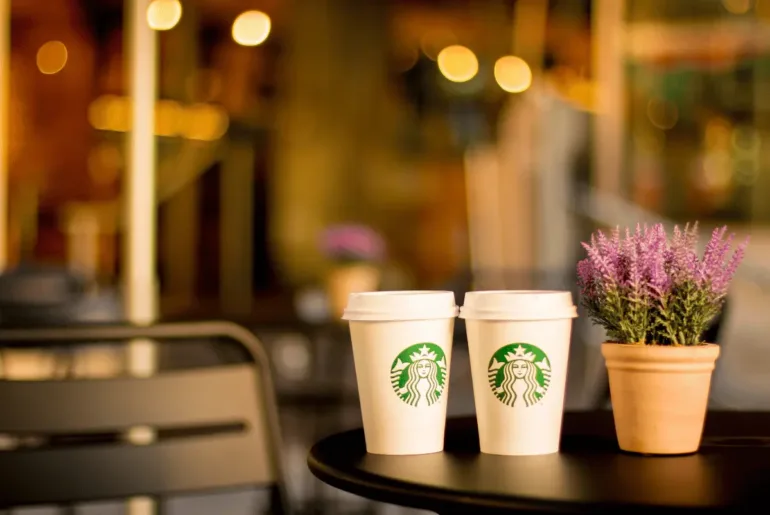 Can Starbucks Employees Wear Nail Polish