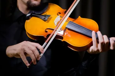Can You Play Violin With Long Nails?