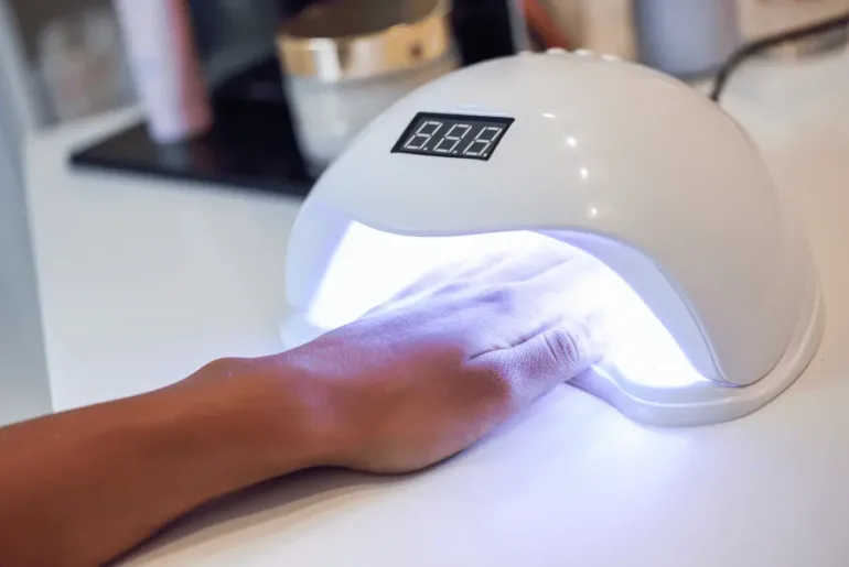 How to Quickly Dry Nails