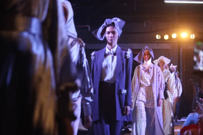 How to Properly Follow Fashion Shows