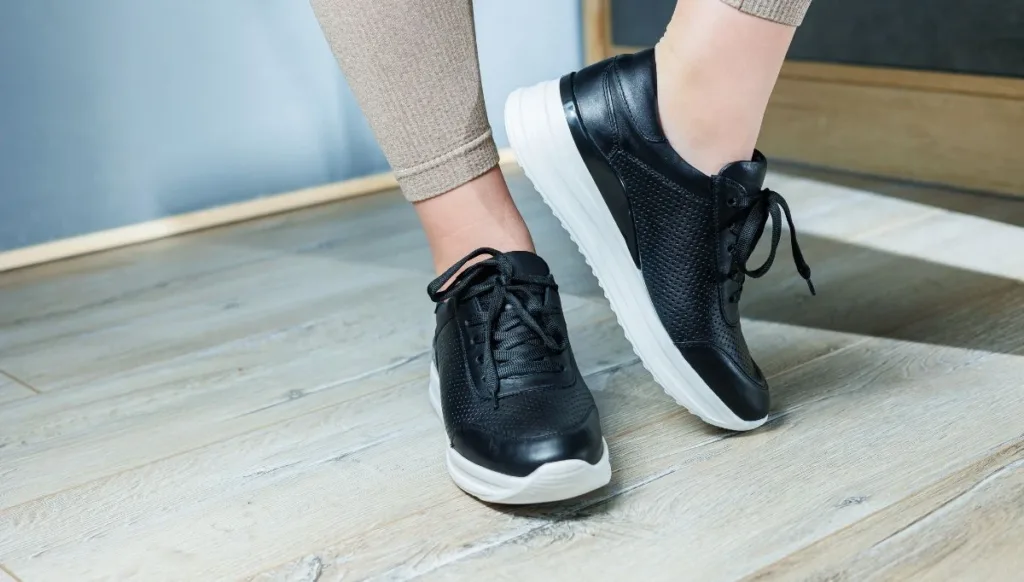 Leather-based sneakers