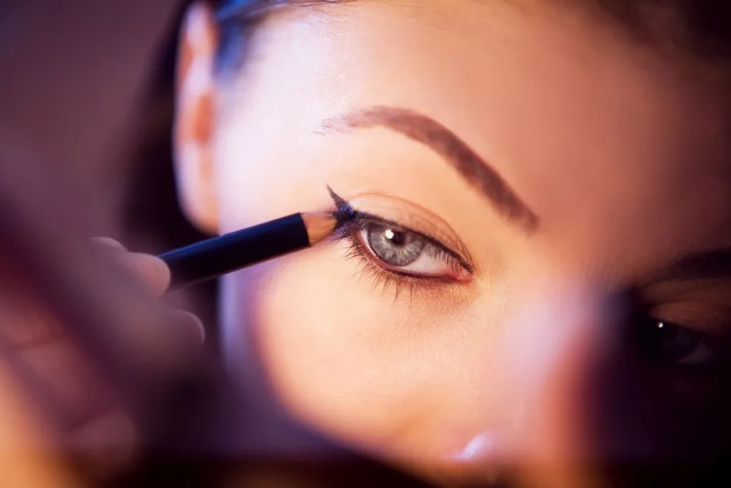 Is Wearing Eyeliner Attractive?