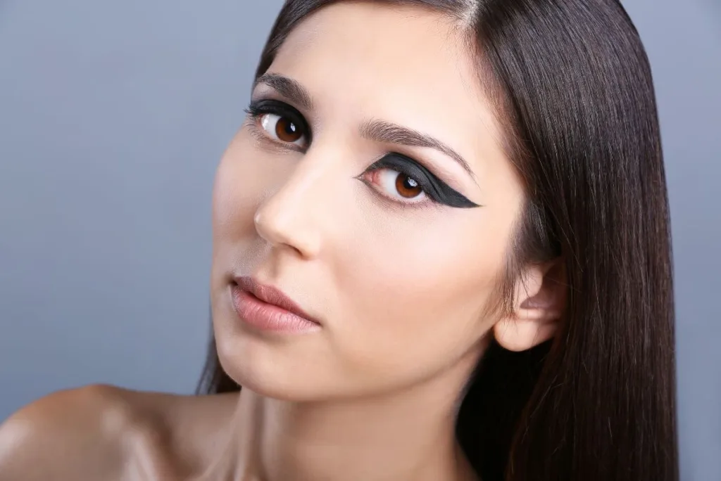 Is Wearing Eyeliner Attractive?