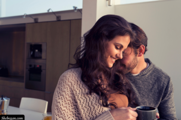 Ways to Tell if a Guy is Flirting with You