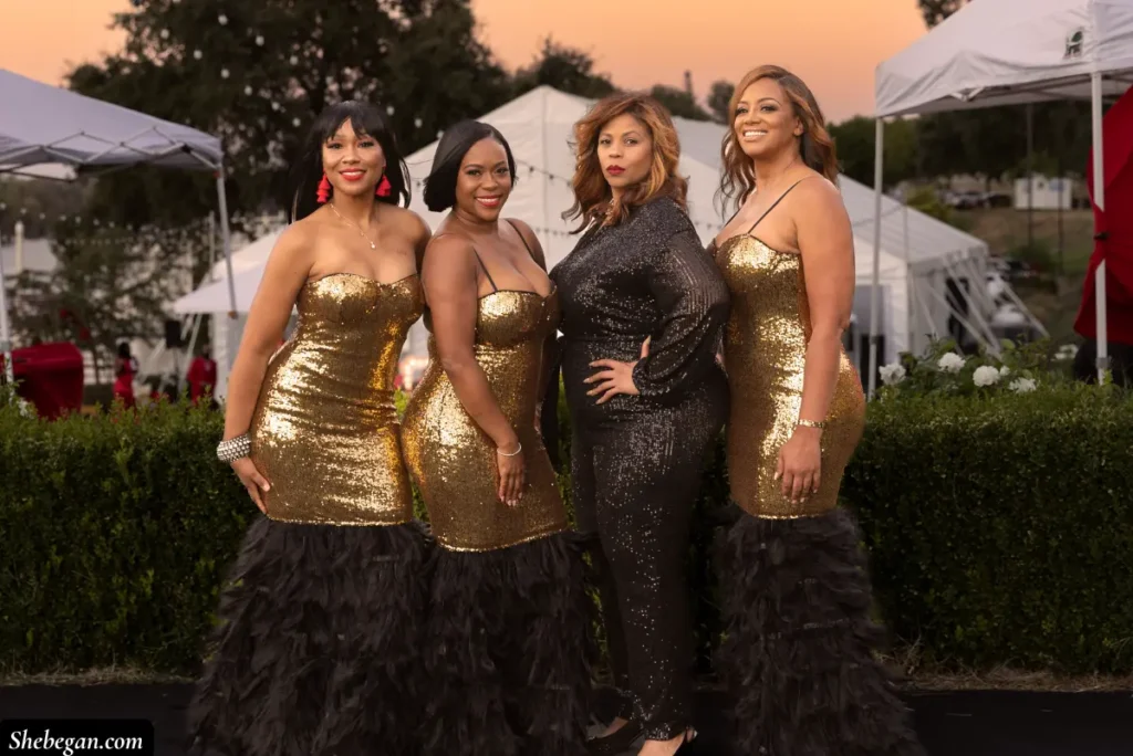 Outfits for Plus-Size Women’s Office Christmas Parties