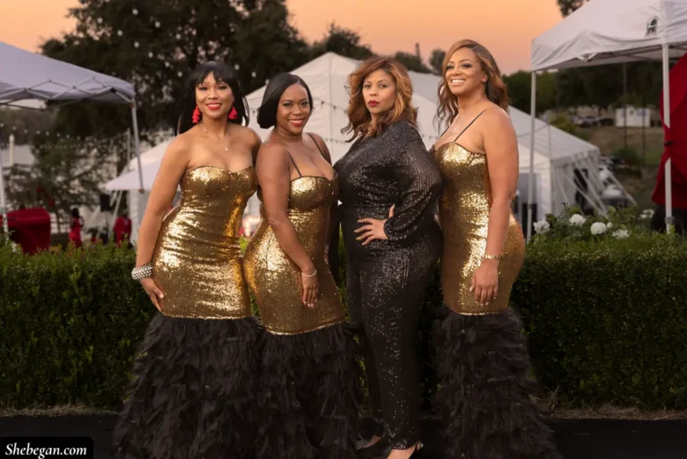 Outfits for Plus-Size Women’s Office Christmas Parties