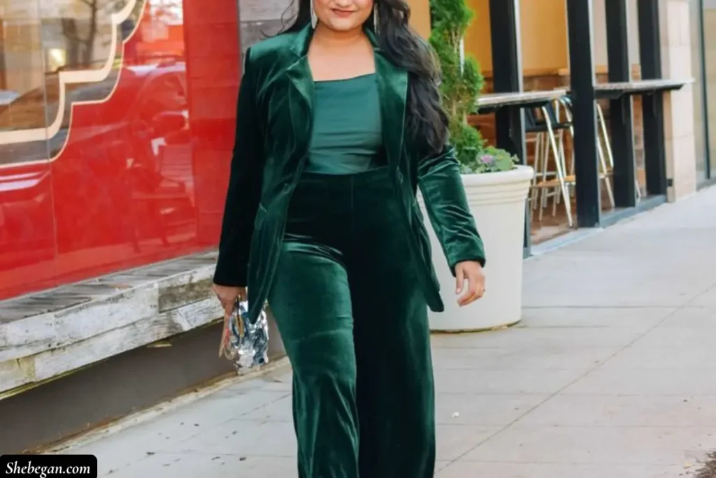 Outfits for Plus-Size Women’s Office Christmas Parties