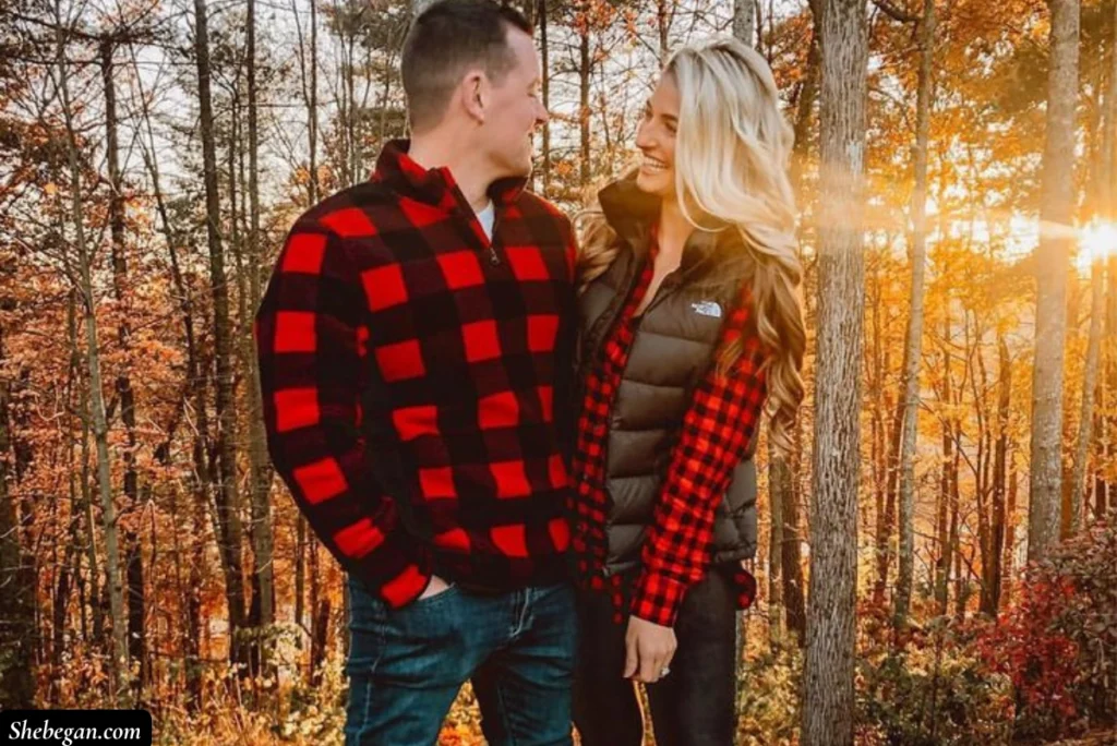 Couple Christmas Photoshoot Outfit Ideas