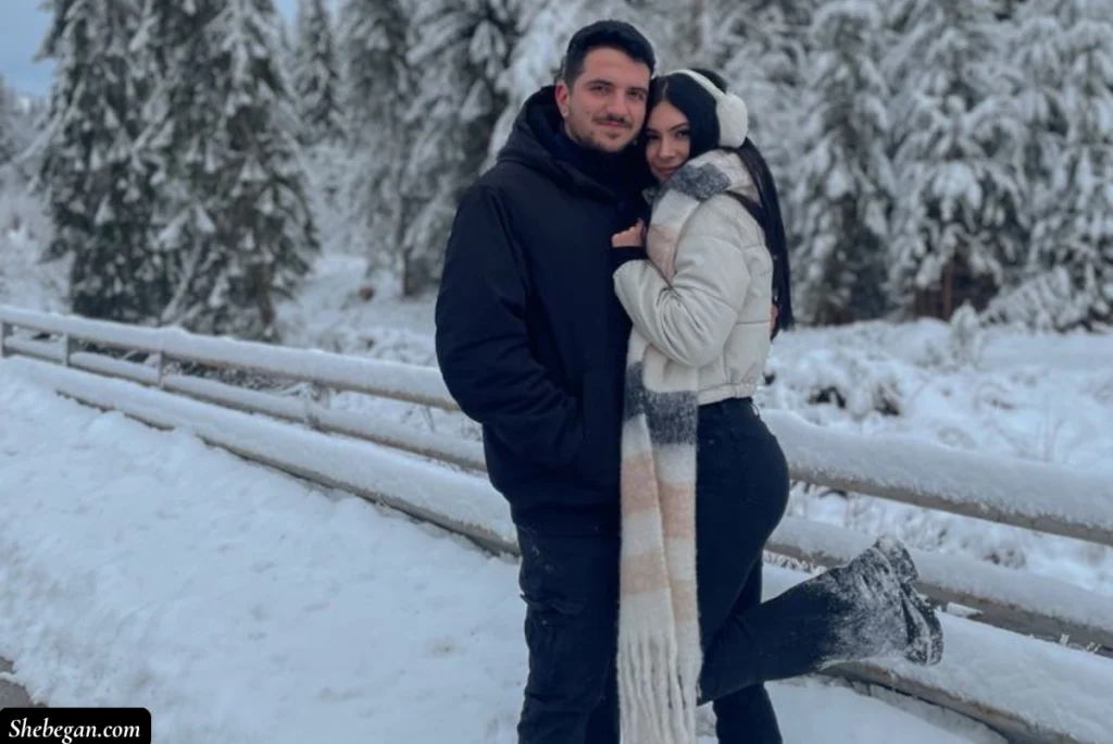 Couple Christmas Photoshoot Outfit Ideas